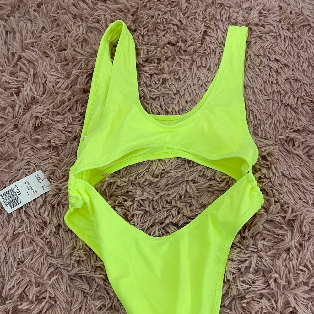 Bikini - Picture 4 of 4